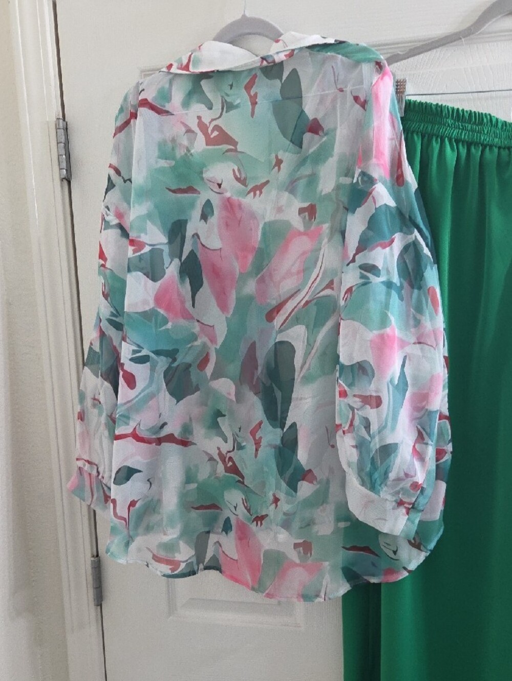 SHEIN Green Wide-Leg Pants with Printed Chiffon Blouse - Picture 9 of 11